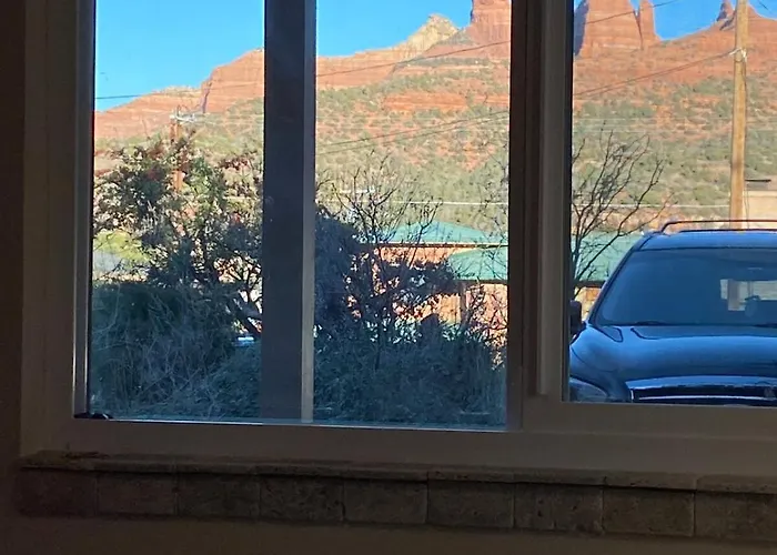 Romantic Cottage! King Bed! Private Hottub! Uptown! * Sedona