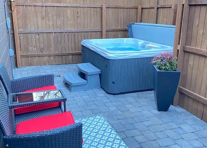 Romantic Cottage! King Bed! Private Hottub! Uptown! * Sedona