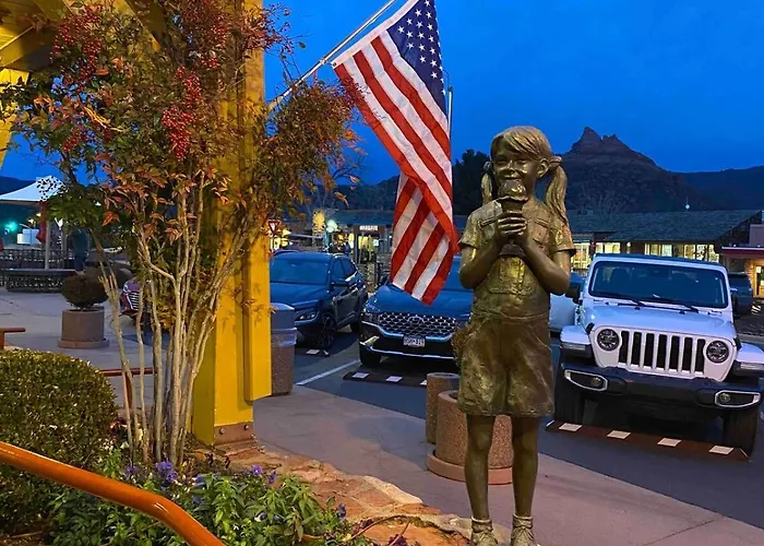 Romantic Cottage! King Bed! Private Hottub! Uptown! Domek alpejski Sedona