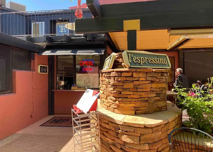 Romantic Cottage! King Bed! Private Hottub! Uptown! * Sedona